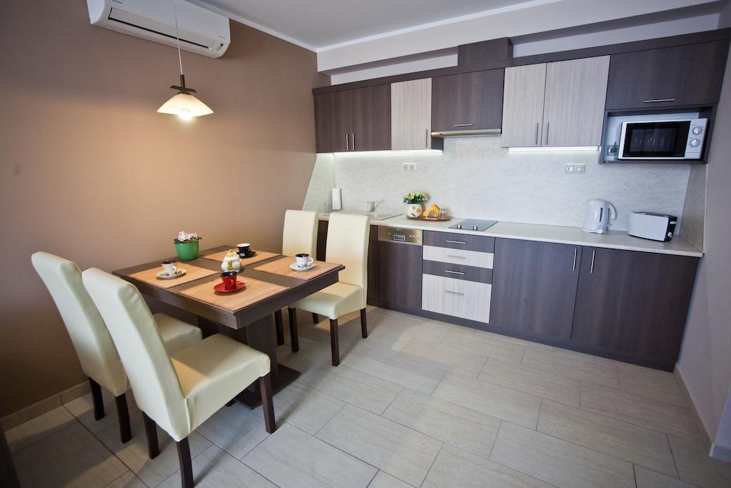 Ametiszt Apartman Apartment Sarvar Bilik gambar